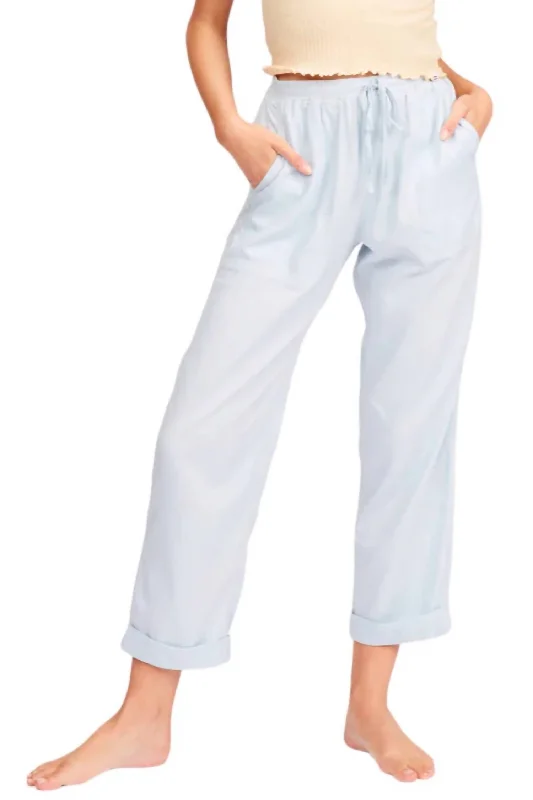 Trend Setting Wardrobe Beachy Knee Pants In Blue